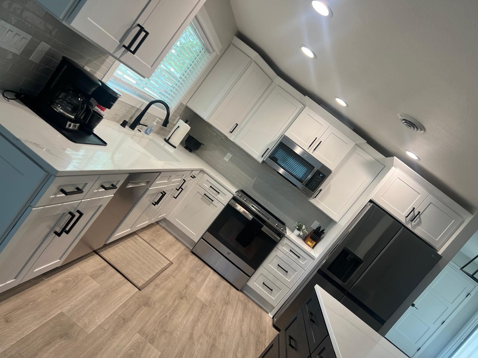 Spotless commercial-style kitchen cleaned by Sánchez Cleaning Services